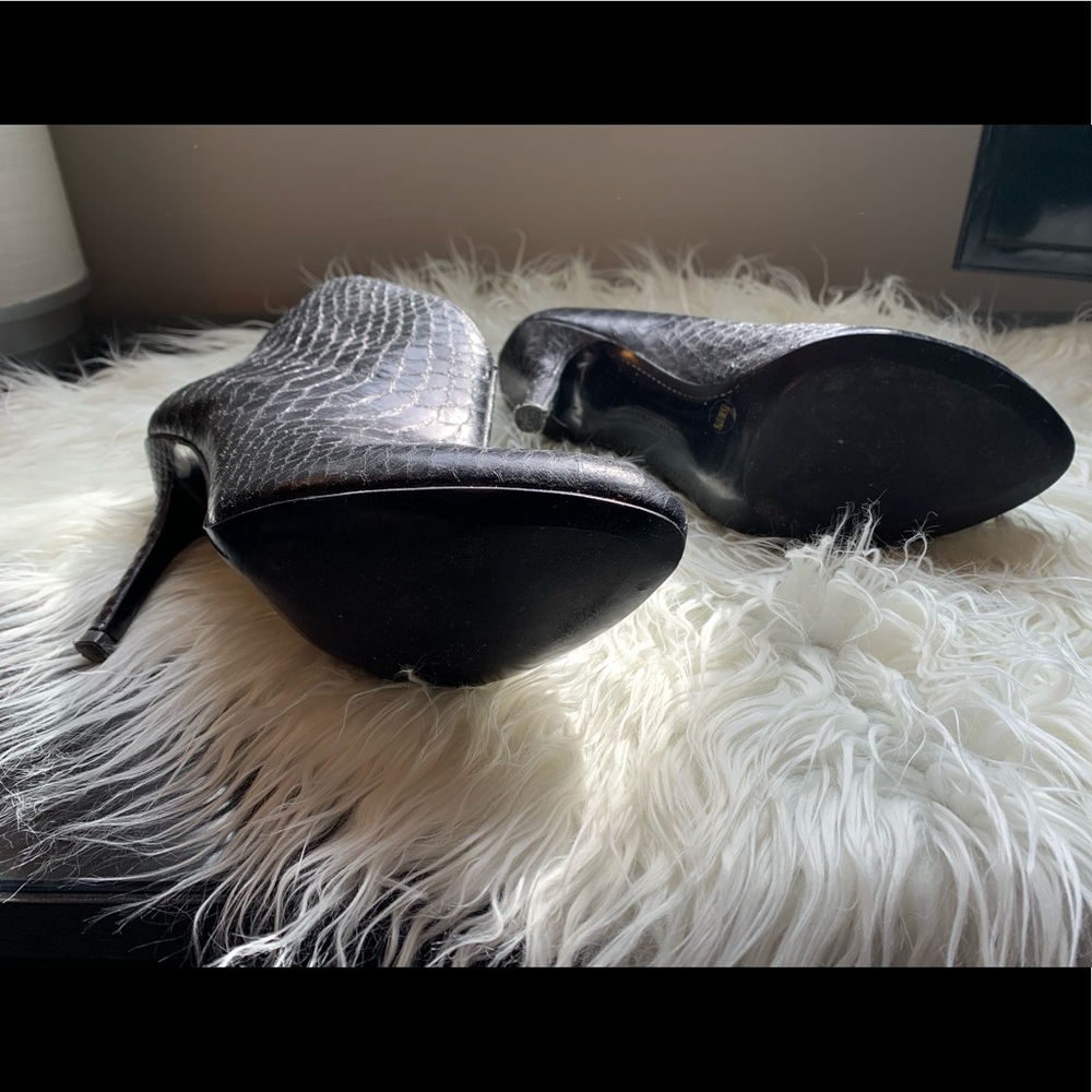 ❌SOLD❌ Vince Camuto Caden Bootie fits like sz 7 Excellent - Picture 2 of 6
